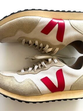 Veja SDU Alveomesh Natural Pierre Red V Sneakers Sustainable Retro Runner